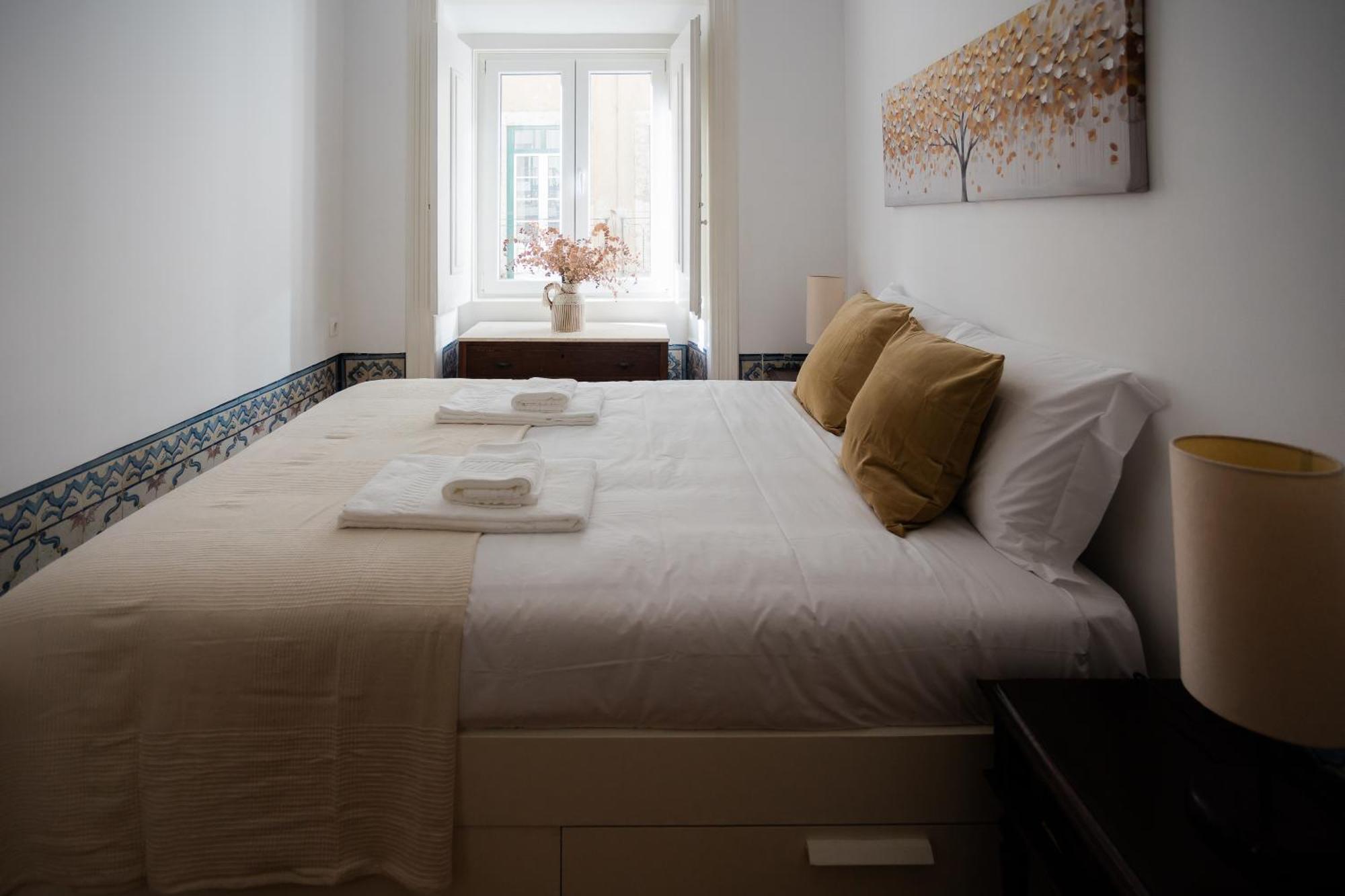 Apartment A Janela, Charming In Center